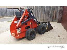 Loader, Mini skid steer, tire type